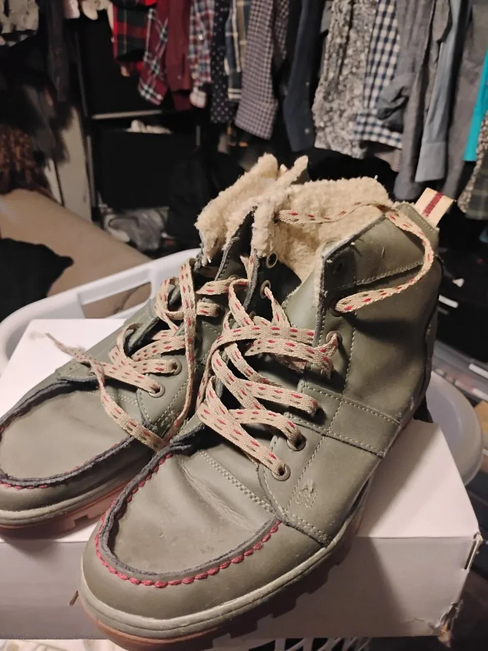 Boots with camel fur